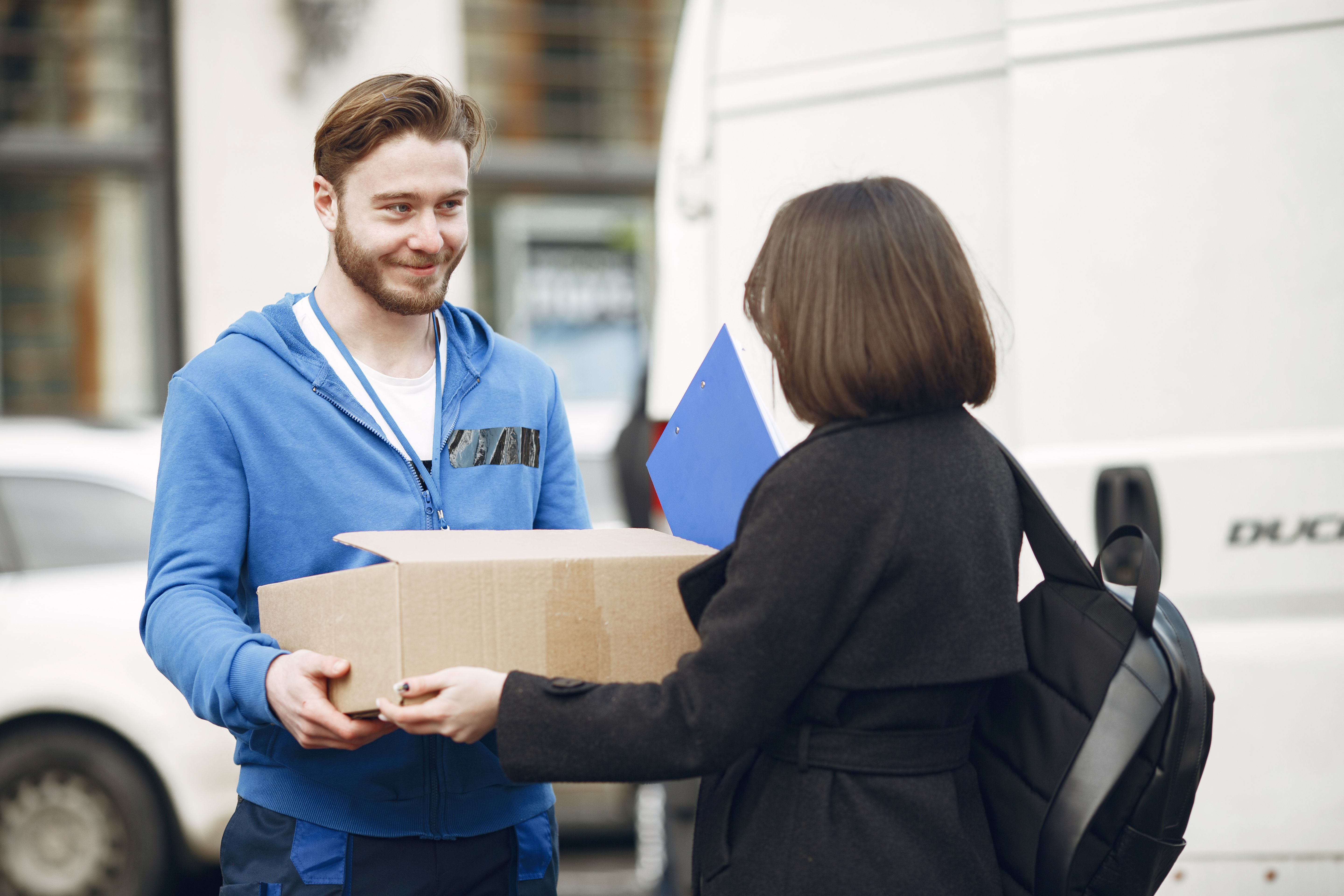 Entrega courier puerta a puerta al cliente final