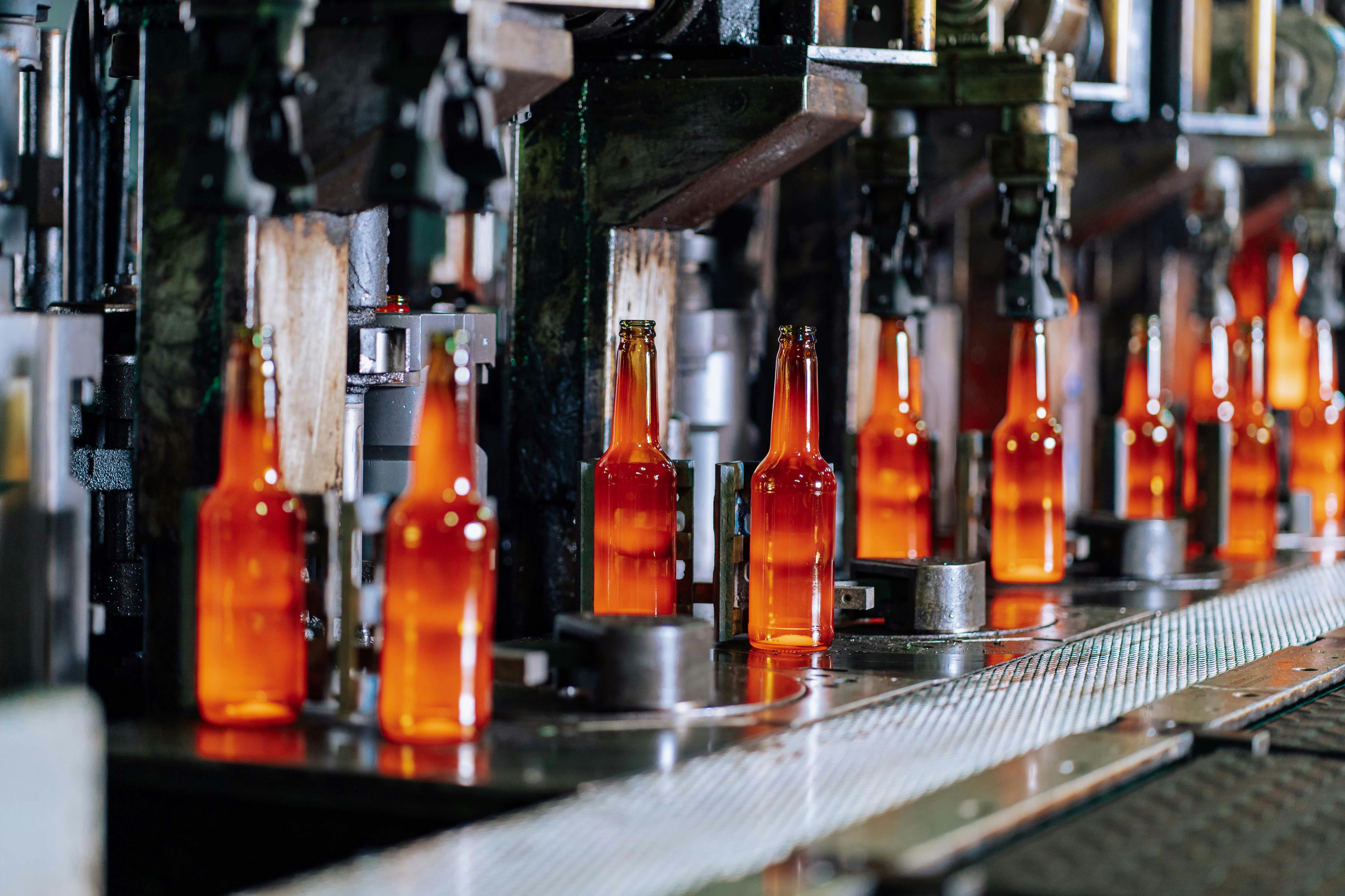 Línea de producción industrial en operación
